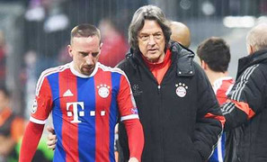 Thua sốc Porto, bác sĩ Bayern Munich từ chức