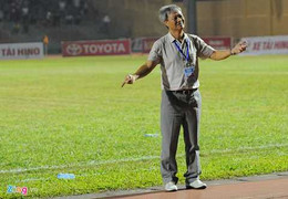 HLV Lê Thụy Hải bị CĐV Thanh Hóa phản đối dữ dội