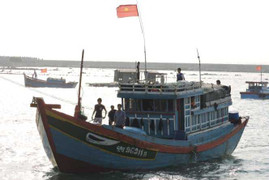 Tàu lạ đâm tàu cá ở Trường Sa rồi tháo chạy trong đêm