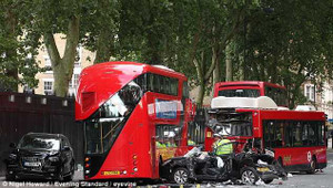 Tài xế xe buýt lơ là gây tai nạn kinh hoàng