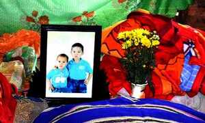 2 anh em chết đuối ôm chặt nhau dưới hồ sâu
