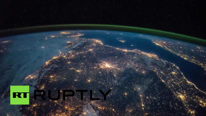 Video: Trái Đất đẹp lung linh khi nhìn từ vũ trụ