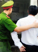 Xôn xao việc Công an vào trường áp giải học sinh lớp 12