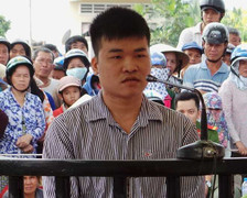 Hung thủ sát hại 3 xe ôm cười lớn khi bị tuyên tử hình