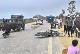 Ngã ra đường, người đàn ông bị xe tải cán tử vong