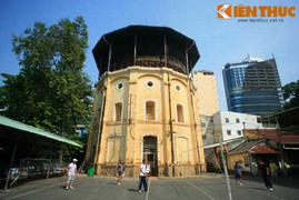 Tòa tháp cổ độc đáo bị lãng quên ở Sài Gòn