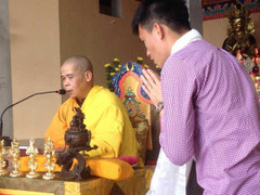 Công Vinh quy y cửa Phật