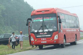 Xe khách 'đại náo' cao tốc Nội Bài - Lào Cai