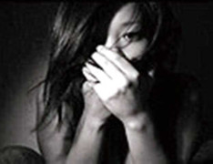 Thiếu nữ bị chích điện, đưa vào nhà nghỉ với người lạ