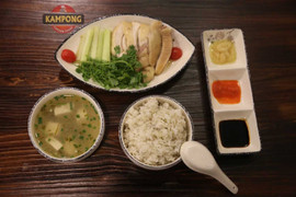 Đi ăn cơm gà Hải Nam Kampong 'ngon lạ' phố Lò Đúc