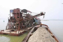 Hà Nội xử lý cát tặc lộng hành trên sông Hồng