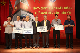 Hơn 4 tỷ đồng ủng hộ chương trình 'Đến với Trường Sa thân yêu năm 2015'