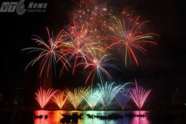 Trình diễn pháo hoa Đà Nẵng: Bí ẩn 'Bản giao hưởng sắc màu'