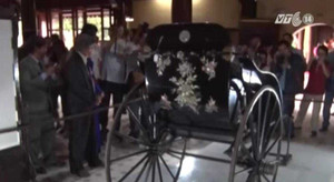 Xe kéo 108 tuổi của vua Thành Thái về lại hoàng cung Huế