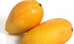 Mẹo tách vỏ xoài nhanh, không bẩn tay