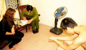 Công khai danh tính người mua dâm: Sao phải băn khoăn?