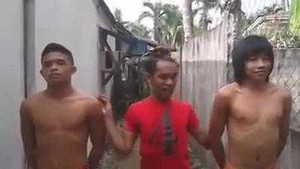 Màn hát nhép như ngôi sao của đám trai làng hài vỡ bụng