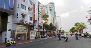 Bắn pháo hoa ở Đà Nẵng: Khách sạn tự ý tăng giá, cơ quan chức năng chịu thua?