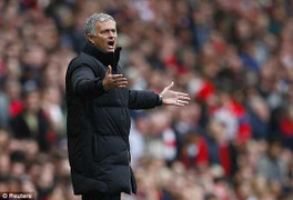 Mourinho cười khẩy quyết định của trọng tài
