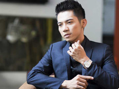 Mai Quốc Việt thức xuyên đêm tập luyện cho minishow