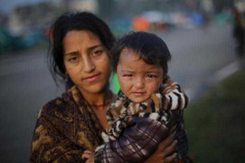 Động đất Nepal: Phóng viên phẫu thuật mở hộp sọ cho bé gái 8 tuổi