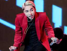 Clip: Sơn Tùng M-TP đứng hình khi gặp sự cố trên sóng trực tiếp