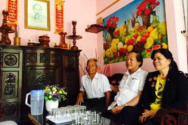 Thứ trưởng Trương Minh Tuấn thăm và tặng quà huyện A Lưới