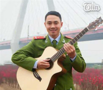 Thầy giáo công an điển trai, chơi nhạc cực giỏi