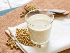 Trị hôi chân đơn giản bằng đậu nành