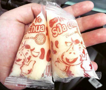 Kem túi 3.000 đồng, quà vặt 'hoài niệm' hút khách Hà Nội