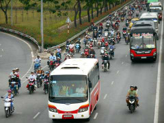 Người dân ùn ùn trở lại TP.HCM