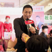 'Triển Chiêu’ Hà Gia Kính trẻ trung phong độ ở tuổi U60