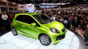 Ôtô giá 200 triệu đồng: Nhìn người mà ngẫm đến ta!