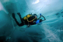 Ảnh: Xâm nhập lòng hồ nước ngọt sâu nhất thế giới