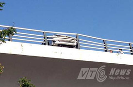 Xe Innova 'làm xiếc' ở sân bay Đà Nẵng, hành khách hú vía