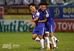 Đông Triều đi nhờ xe đội bóng Quảng Nam về quê