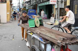 5 triệu yen trong loa thùng rác: 'Tỷ phú' ve chai bị làm khó