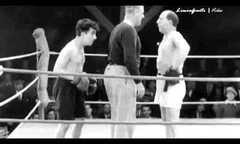 Vua hề Sác lô tiên đoán kiểu 'ôm, chạy, đấm' giúp Mayweather thắng trận