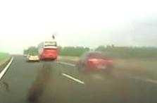 Clip: Pha tai nạn 'dị' như trong phim 'Fast & Furious'