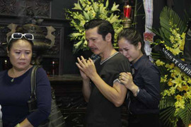 Đông đảo nghệ sĩ Hà Nội đau buồn đưa tiễn NSƯT Anh Dũng