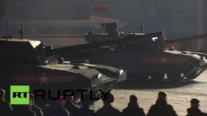 Video: Xe tăng mới của Nga rầm rập tiến về Quảng trường Đỏ