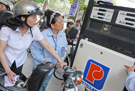 Vì sao chưa điều chỉnh giá xăng dầu?