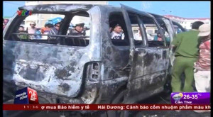 Clip: Ôtô đang chạy bỗng nhiên bốc cháy ở Tiền Giang