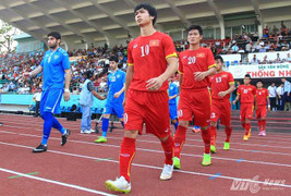 Vượt đàn anh, Công Phượng được tin tưởng giao áo số 10