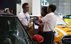 Ôtô nhập khẩu tiếp tục 'đè' ôtô trong nước