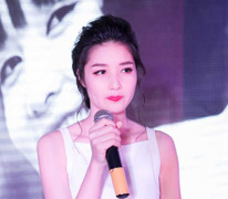 'Hoa hậu trả vương miện' Triệu Thị Hà rơi nước mắt nói về tuổi thơ khốn khó