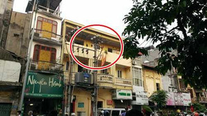 Hà Nội: Bốt điện trước trụ sở công an phường phát nổ