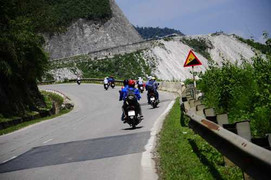 Cách 'phanh bằng số' với xe tay ga khi đổ đèo