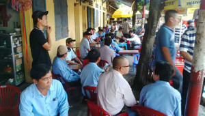 Tài xế xe buýt đồng loạt lãn công, hàng nghìn hành khách khốn đốn