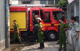 TP.HCM: Giải cứu bé gái 8 tuổi mắc kẹt trong 'biển lửa'